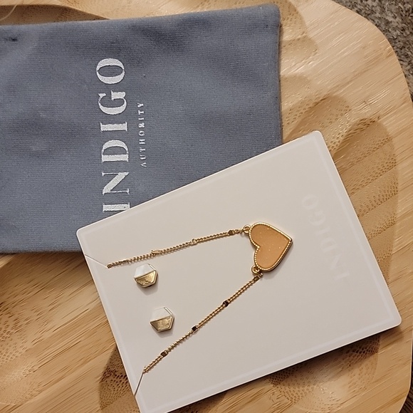 Necklace and earrings set - Picture 2 of 5